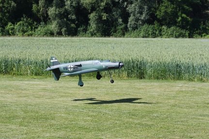 Kiss landing