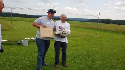 Remise du présent par Alex