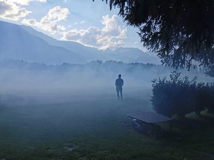 Heu cela traine au ras du sol longtemps....